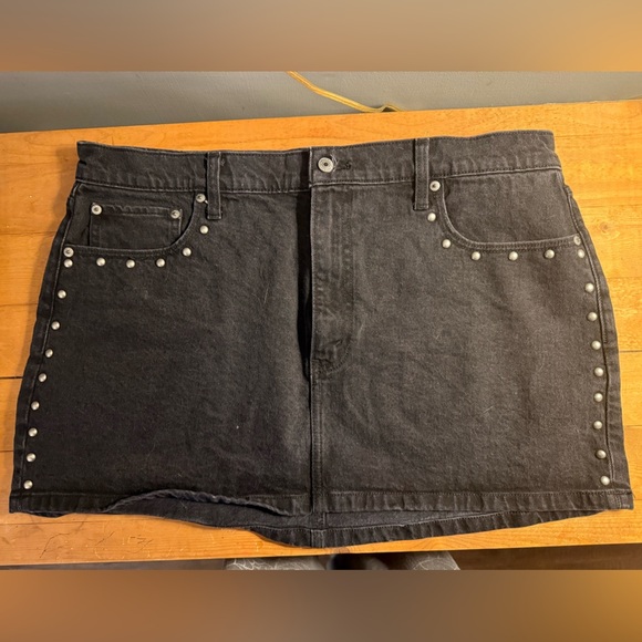 Abercrombie And Fitch Women 33 Black Studded Denim Skirt Fall Grunge Alternative - Picture 1 of 3